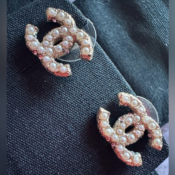 Chanel CC Earrings - Picture 8 of 9